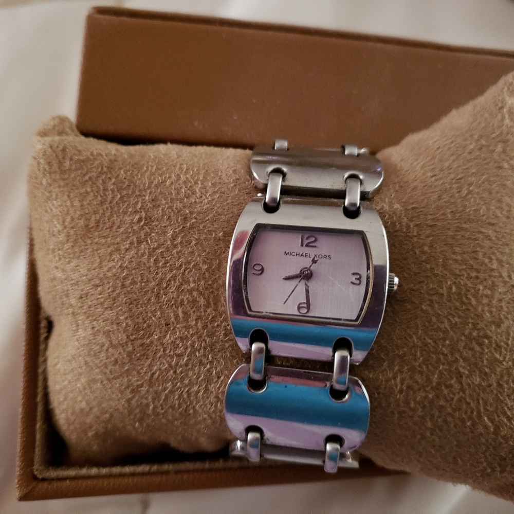 Michael kors watch. Silver